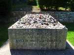 Tombstone of Henri Matisse and his wife Amélie Noellie at the cemetery of the Monastère Notre Dame de Cimiez, Cimiez, France (© Jajabis, CC BY-SA 3.0)