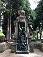 Tomb of Frédéric Bazille, made by the sculptor Baussan, in the Protestant cemetery of Montpellier (© Sapin88, CC BY-SA 4.0)