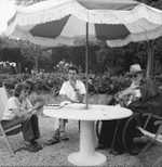 Henri Matisse, Jean Vincent de Crozals, Annelies Nelck (from right to left), Villa La Jonque, Vence, 1953 (© Jean Vincent de Crozals, CC BY-SA 3.0)